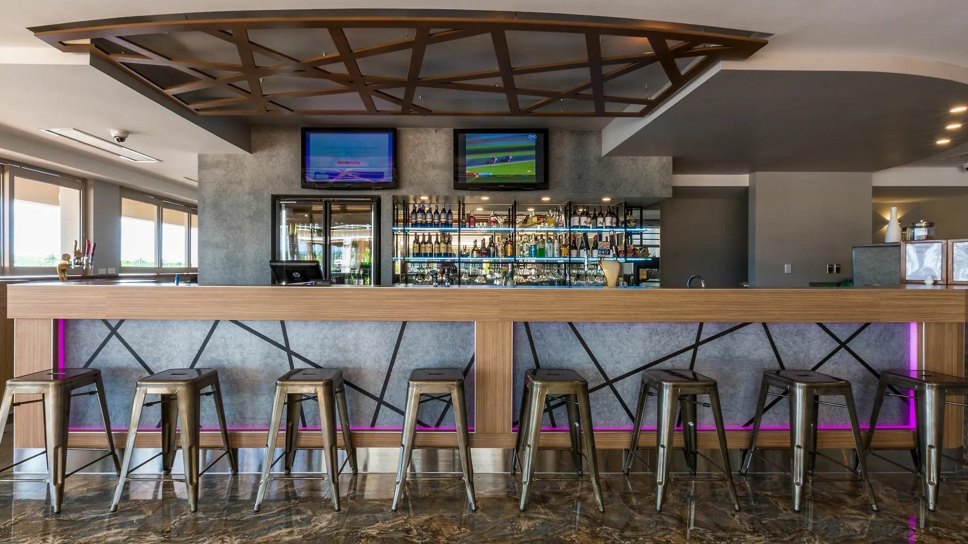 Hope Harbour Hotel Gold Coast